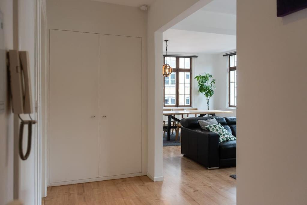 The View - Spacious 2 Bdr Appt In With View * Antwerpen